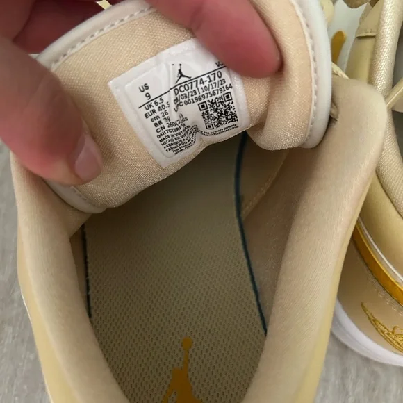 Nike Air Jordan 1 Low - Picture 4 of 7